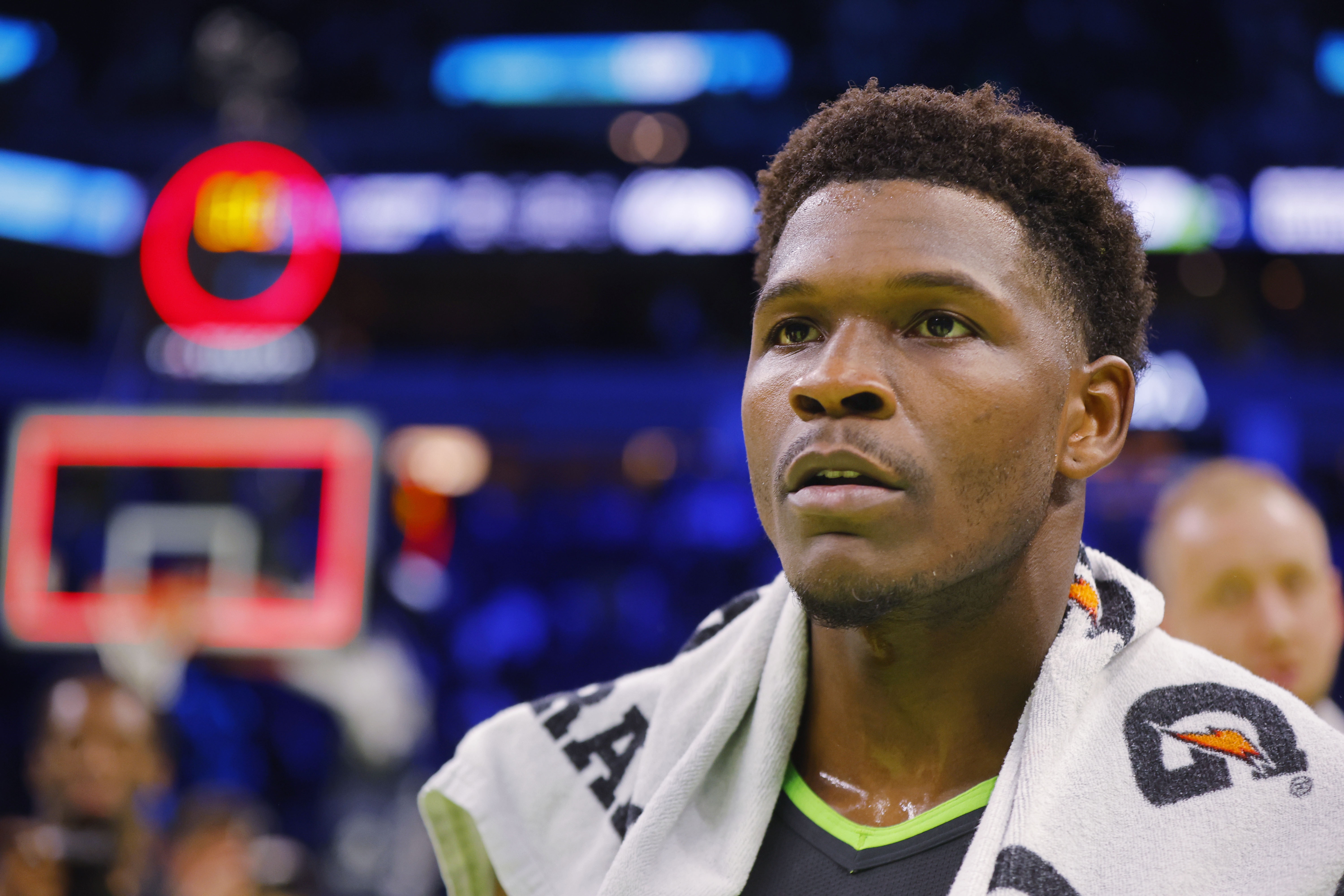 开云官网-Shams：华子将至少缺席首轮剩余比赛 目前只能休息来缓解膝盖肿胀